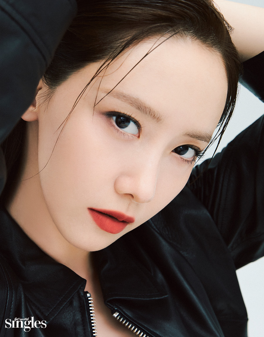 윤아가 에스티로더와 함께한 싱글즈 화보